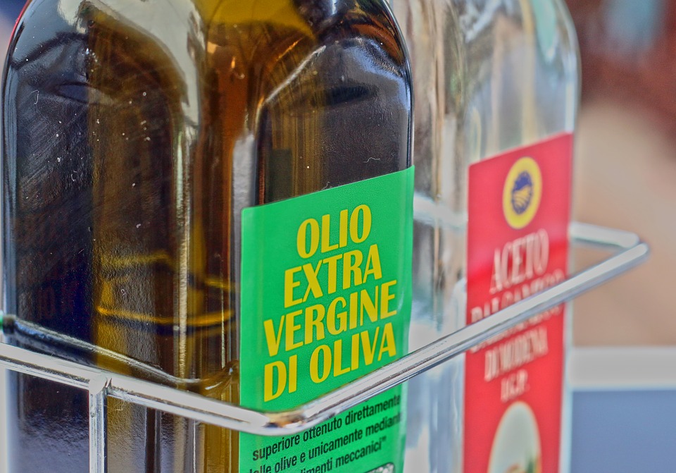 оливковое масло в бутылках