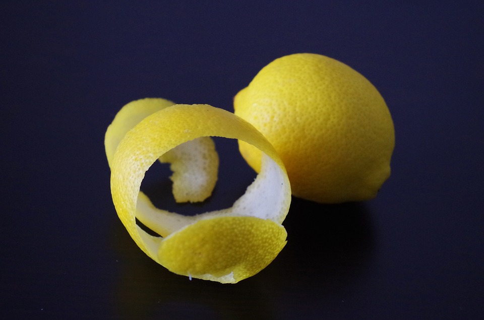 лимон и кожура лимона