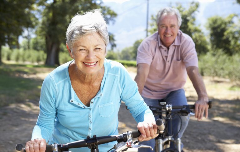 пенсионеры на велосипеде