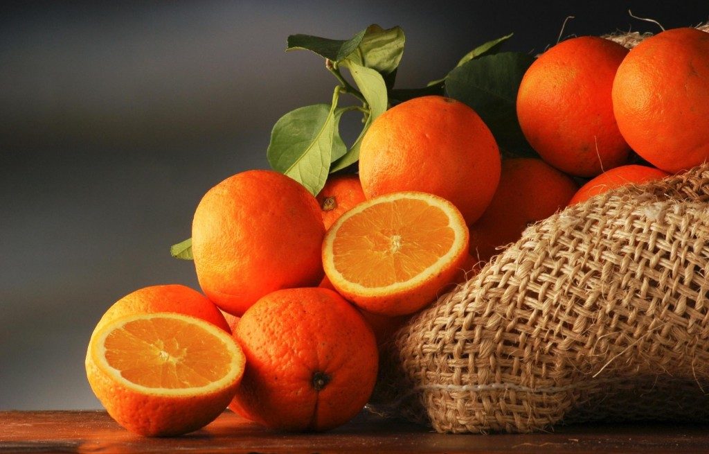 плоды апельсинов