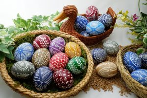Как правильно красить яйца
