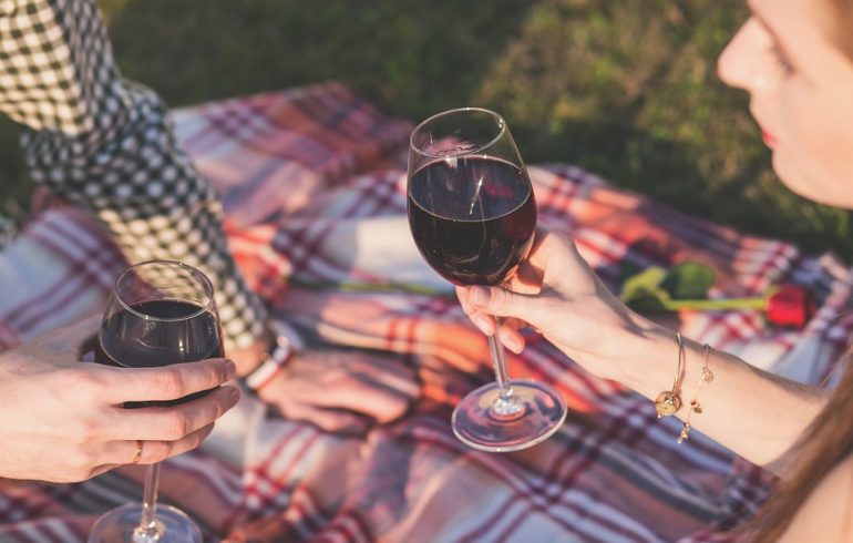 Почему нужно пить вино и как правильно это делать