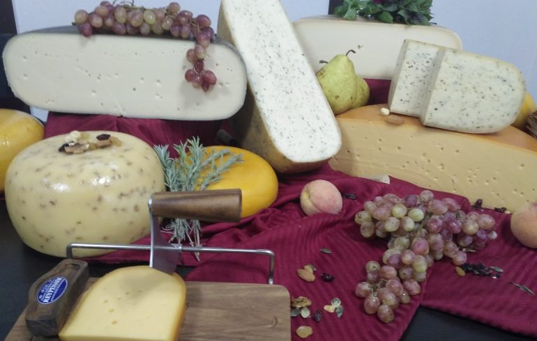 Разный сыр в европейской сыроварне