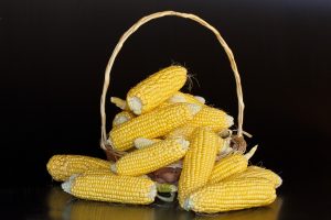 кукуруза в корзинке