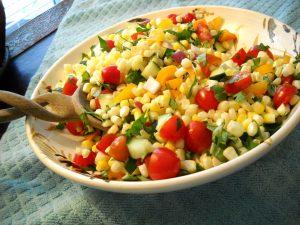 Летний салат с кукурузой