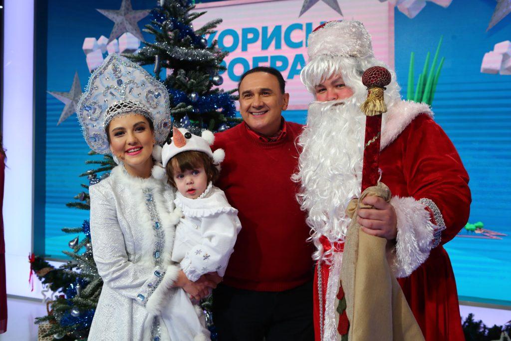 Владимир Гришко со Снегурочкой и Дедом морозом 
