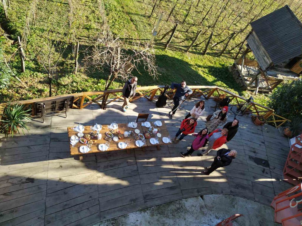 усадьба аджарского винодела Нодара Шервашидзе в горном селе 