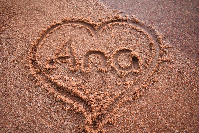 имя Ана написано на песке