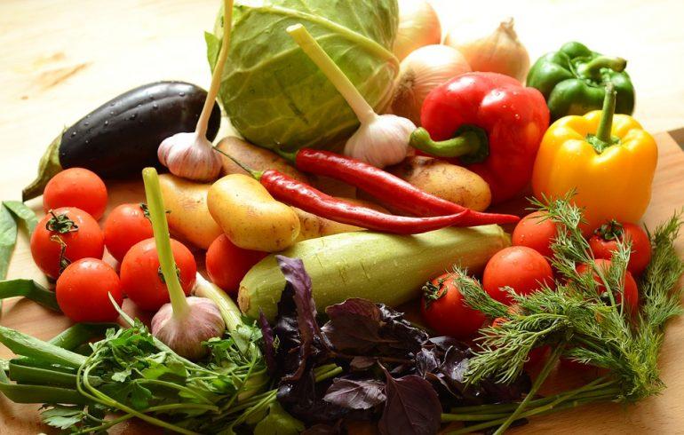 Чем удобрять овощи на грядках