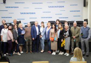 Мэр Бердянска Виталий Баранов с журналистами