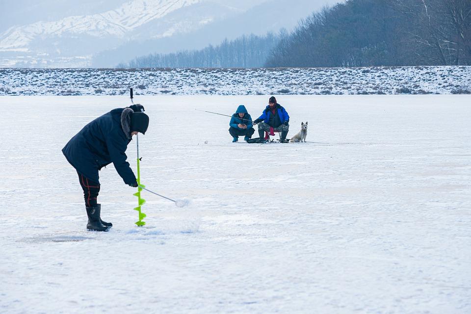 рыбаки зимой на льду